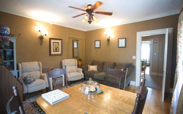 Morrill Mansion Bed & Breakfast