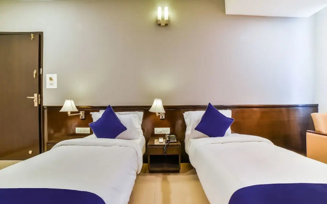 OYO Flagship 27068 The Sapphire Comfort Hotel