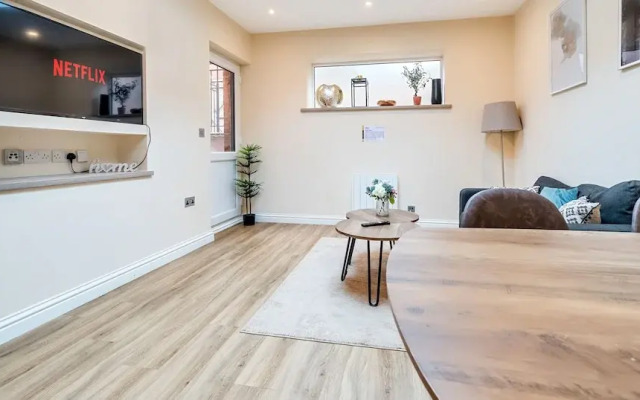 London Street Apt By REDWOOD STAYS