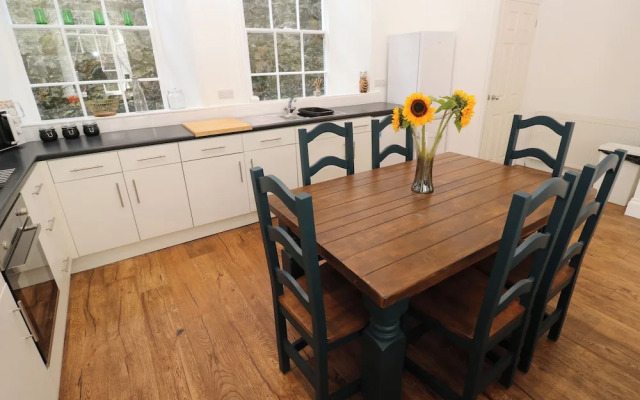 2 Regent Mews
