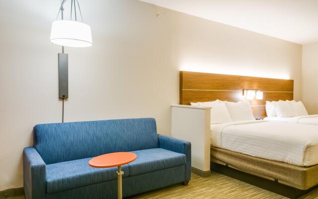 Holiday Inn Express & Suites Russellville, an IHG Hotel