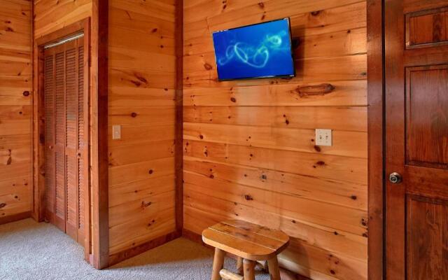 Live Laugh Love Pool Lodge