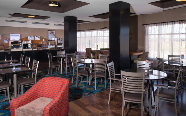 Holiday Inn Express & Suites Wichita Northwest, an IHG Hotel