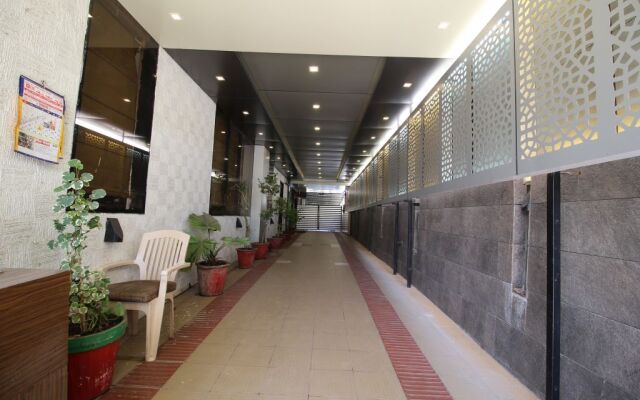 FabHotel La 365 Navrangpura