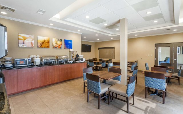 Comfort Inn & Suites