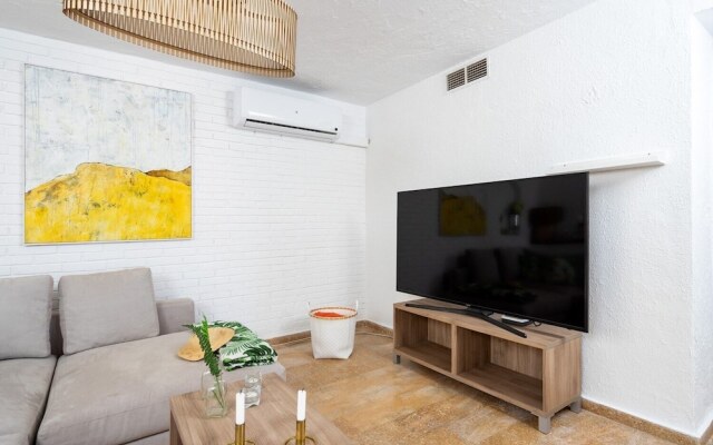 Outstanding beachfront villa Fuengirola