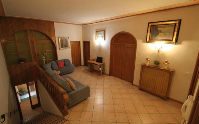 Lastra Bed & Car