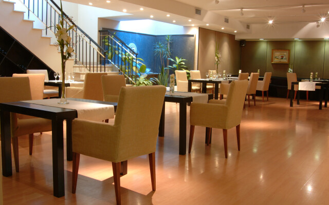 Loi Suites Recoleta Hotel