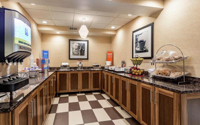 Hampton Inn Milwaukee-Airport