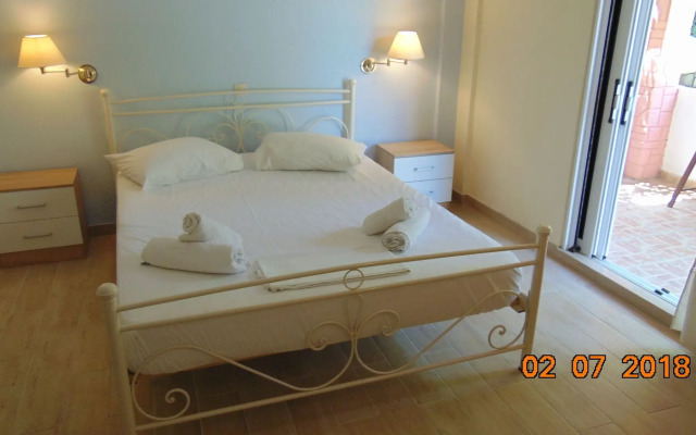 Villa Avra