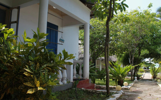Driftwood Beach Lodge