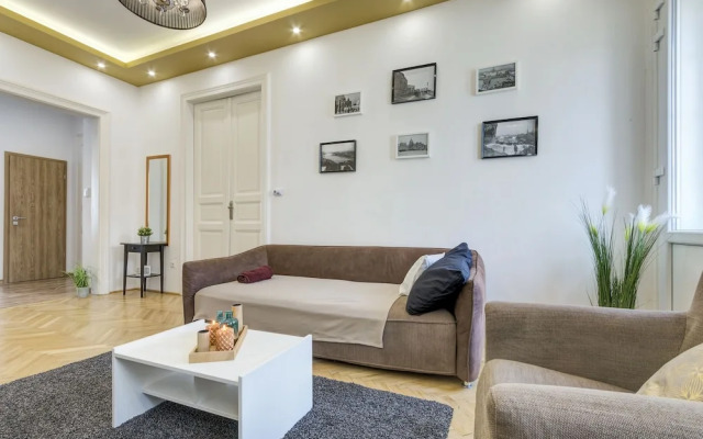 Real Apartments Zoltan