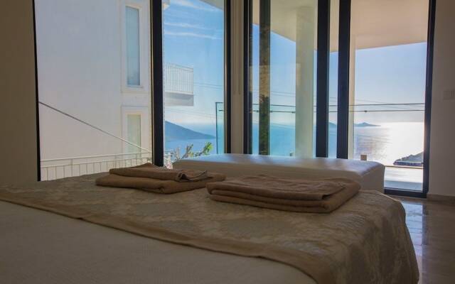 Villa Swan by Akdenizvillam