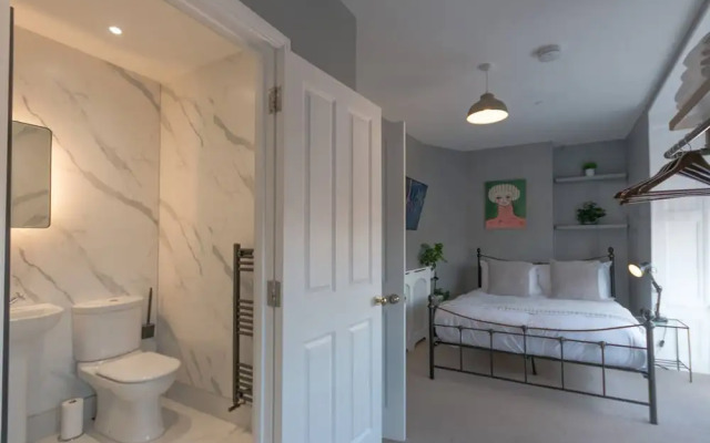 Stunning Sea View Georgian Retreat by Adliv