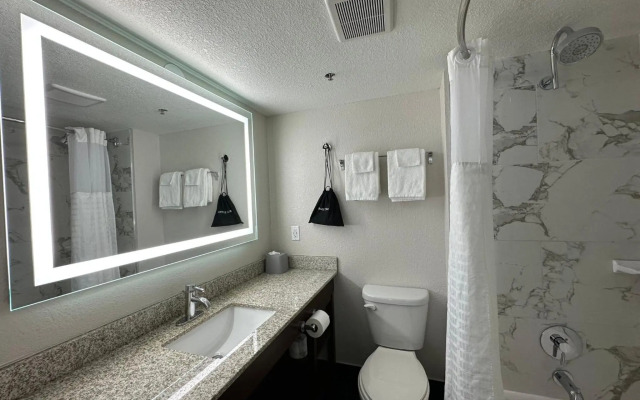 Holiday Inn Express & Suites Eden Prairie – Minneapolis by IHG