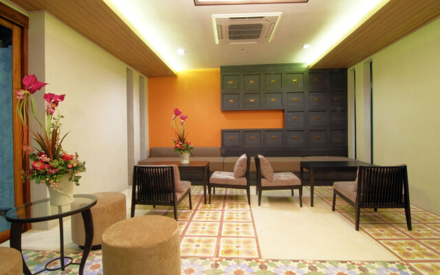 Tapae Gate Villa