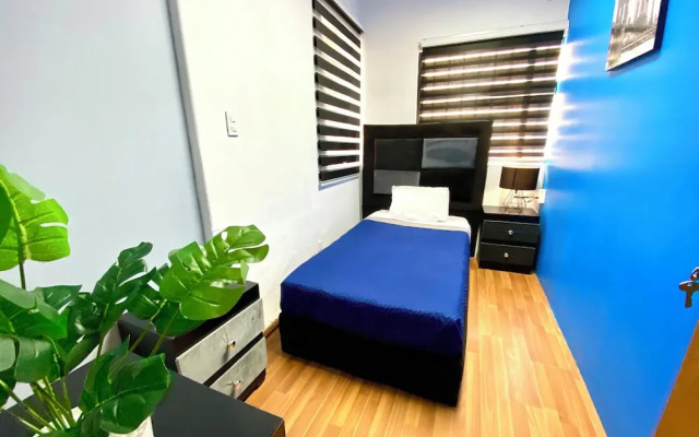 Roomies Hotel - World Trade Center