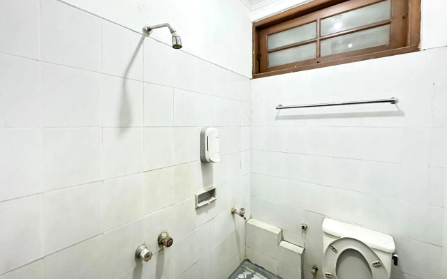 OYO 759 Hotel Dewi Sri