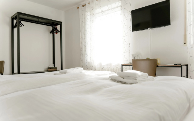 Landhaus vor Burg Eltz