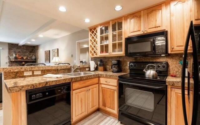 Condo with Outdoor Heated Pool and Free WiFi by RedAwning