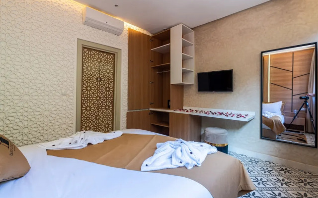 Yanis Guest House