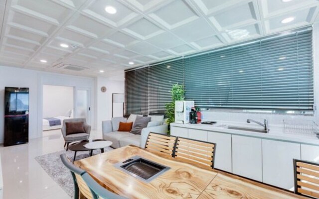Geoje Mr. Jun Pool Villa