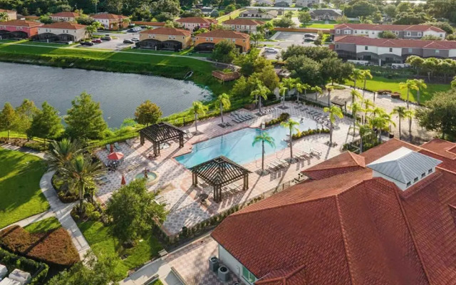 UpstaySleeps20ThemeRoomsPoolHotTubTheatr