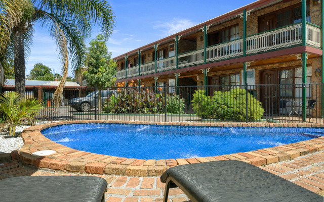 The Settlement Historic Hotel