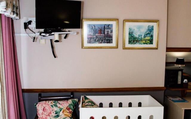 Woodpecker Guesthouse