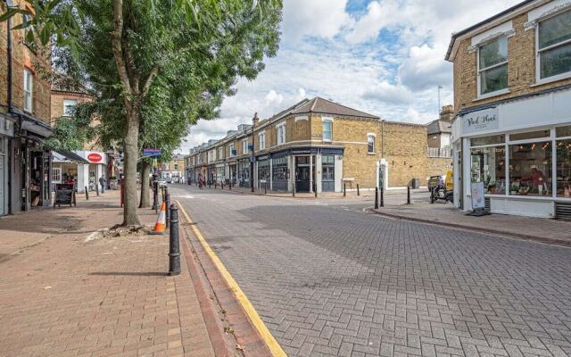 Stunning 2 Bed House W/patio nr Battersea