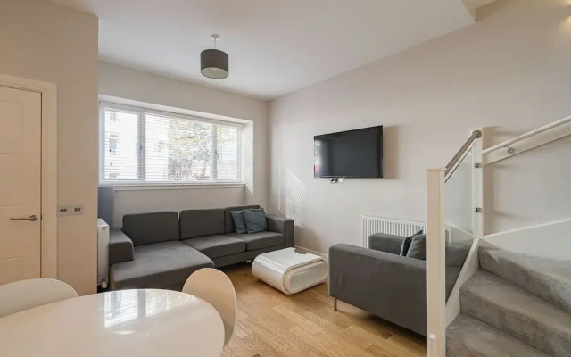 Modern 2BR Mews House