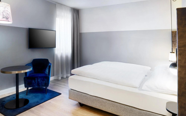 Stage 12 Hotel by Penz