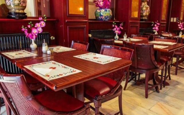 Hotel Falcon Plaza Centre