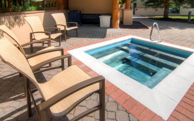 Kiva Lodge by East West Hospitality