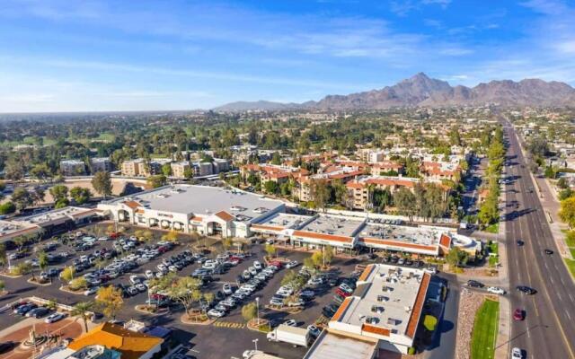 Beautiful Newly Remodeled 2-bdrm Biltmore Condo!