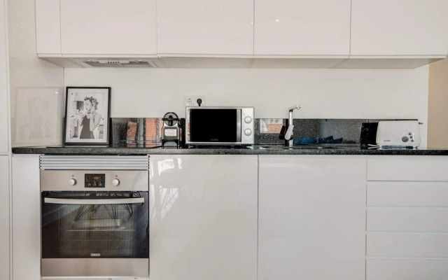 Bright Apartment near 28 Tram Line, Lisbon