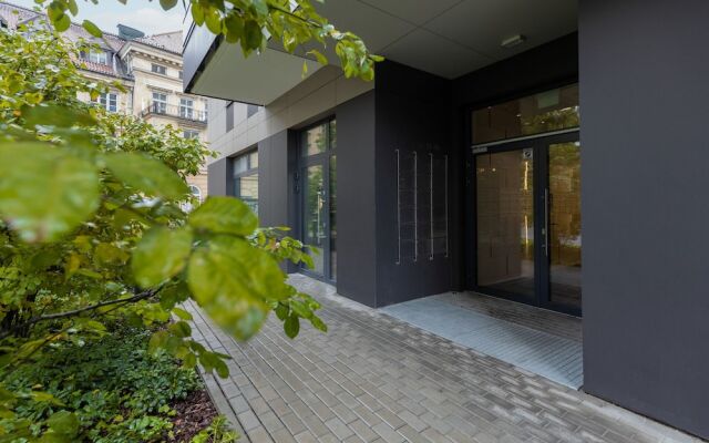 Warsaw Aleja Solidarności by Renters