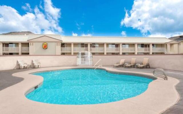 Super 8 Salina/Scenic Hills Area