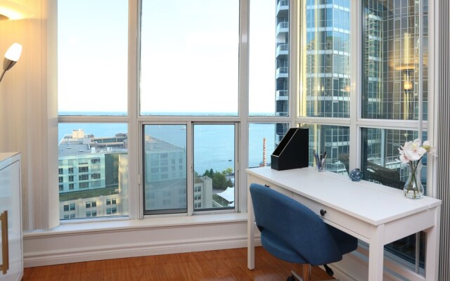 Spectacular High Rise On The Waterfront