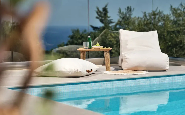 Thea lux natur villa