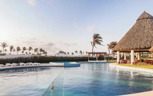 Dream Diamante with Beach Club