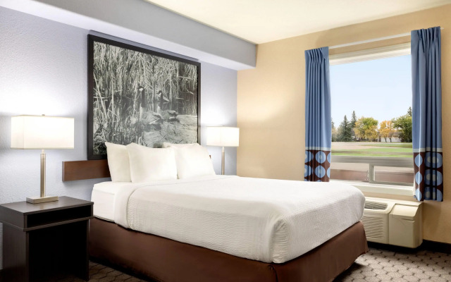 Super 8 by Wyndham Swan River MB