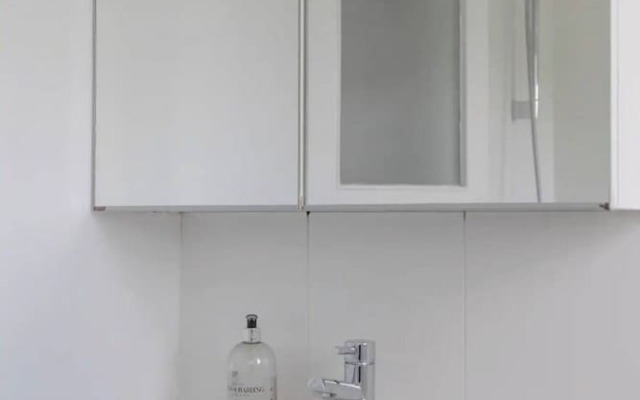 Compact & Light Studio Flat - Ladbroke Grove