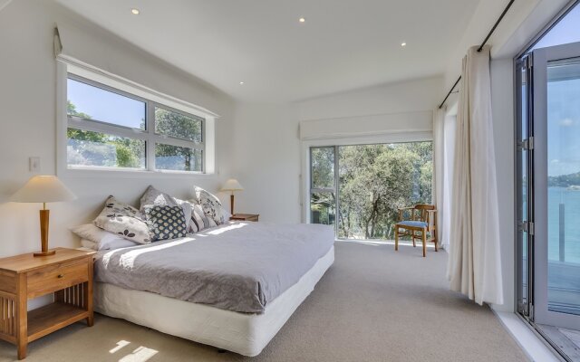 Absolute Beachfront Oneroa