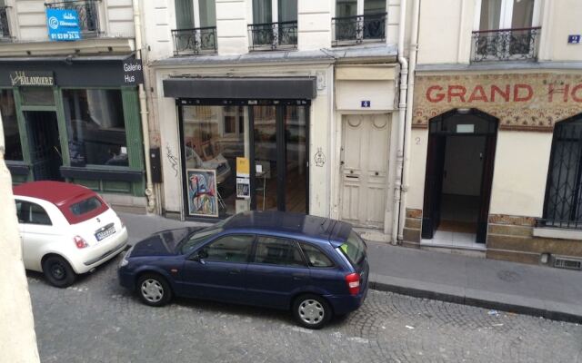 Studio in Paris, With Wonderful City View and Wifi