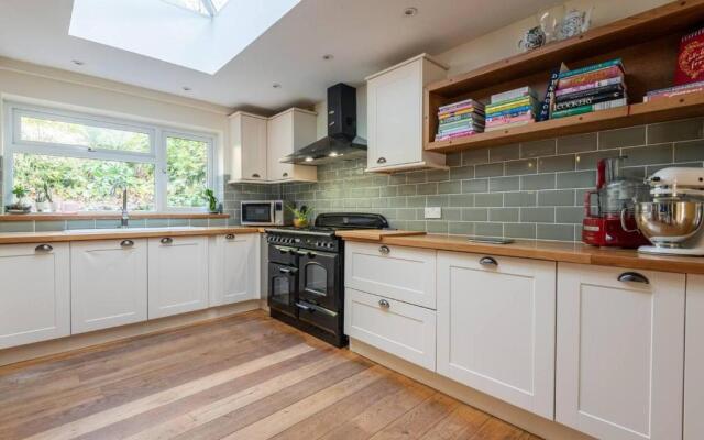 Beautiful 4-bed House in Monmouth