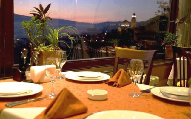 Yantra Grand Hotel -Sharlopov Hotels