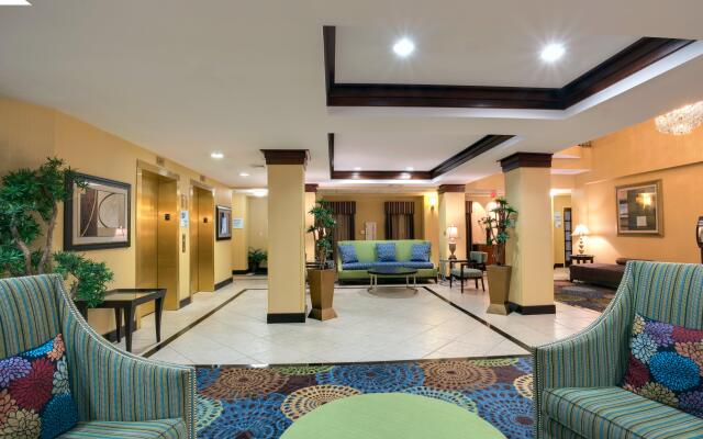 Holiday Inn Express Tower Center by IHG