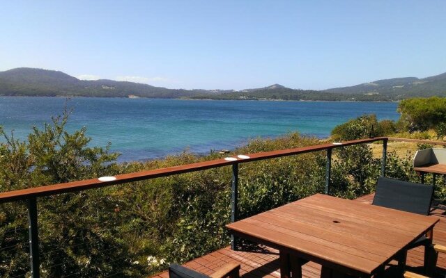 Larus Waterfront Cottage