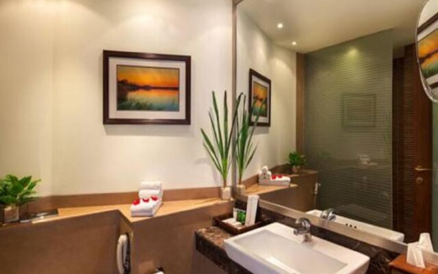 DLF Club 5